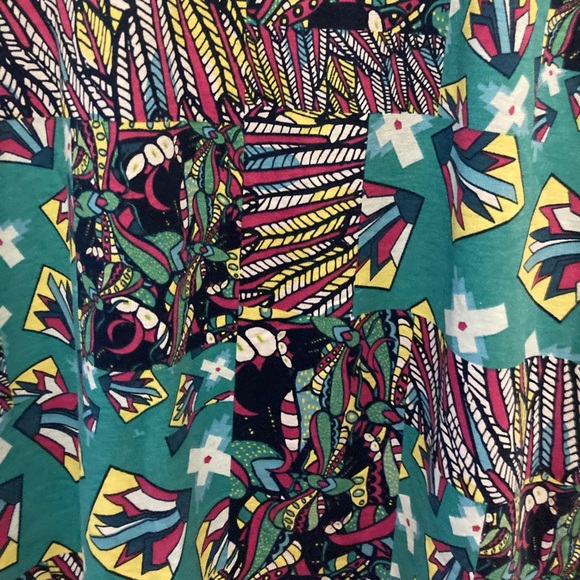 $6 / $8 / $10 SALE!
S LuLaRoe Classic T - Picture 2 of 8